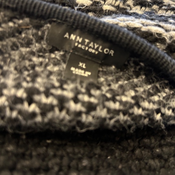 Ann Taylor gray and black duster length sweater, size XL - Picture 4 of 7
